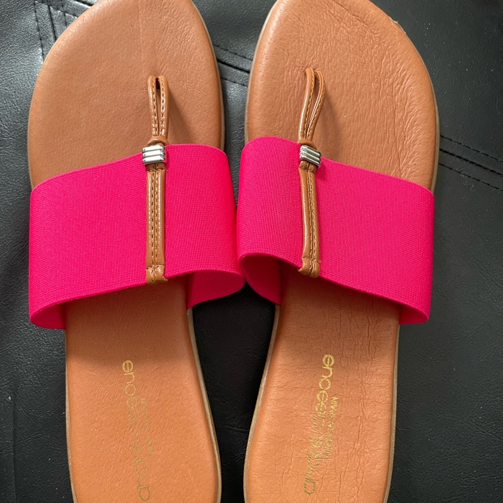 NWT Andre Assous Sandals Size 11